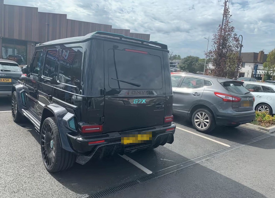 Phil Foden đậu xe G63 gây tranh cãi, có bằng lái được 3 năm - 2