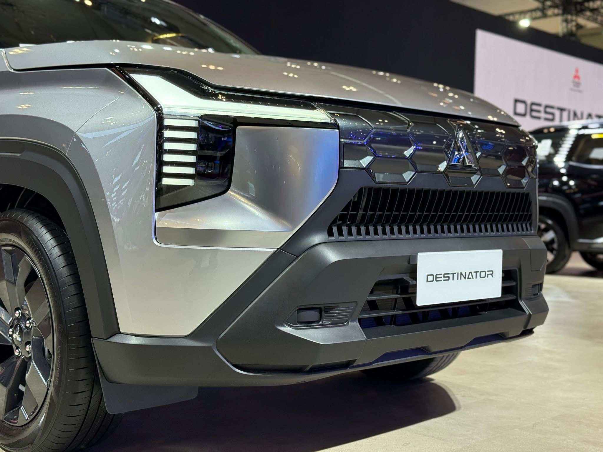 Cận cảnh Mitsubishi Destinator thay thế Outlander có gì đặc biệt? - 3