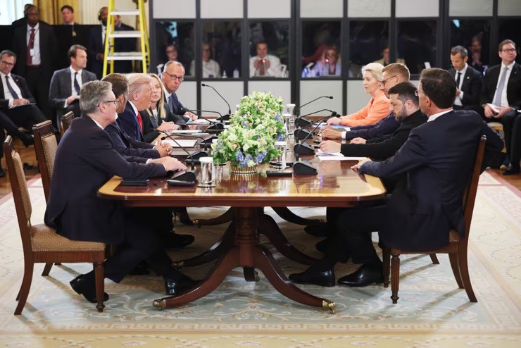 Ông Trump họp với các lãnh đạo châu Âu, Ukraine ở Nhà Trắng. Ảnh: Getty Images.