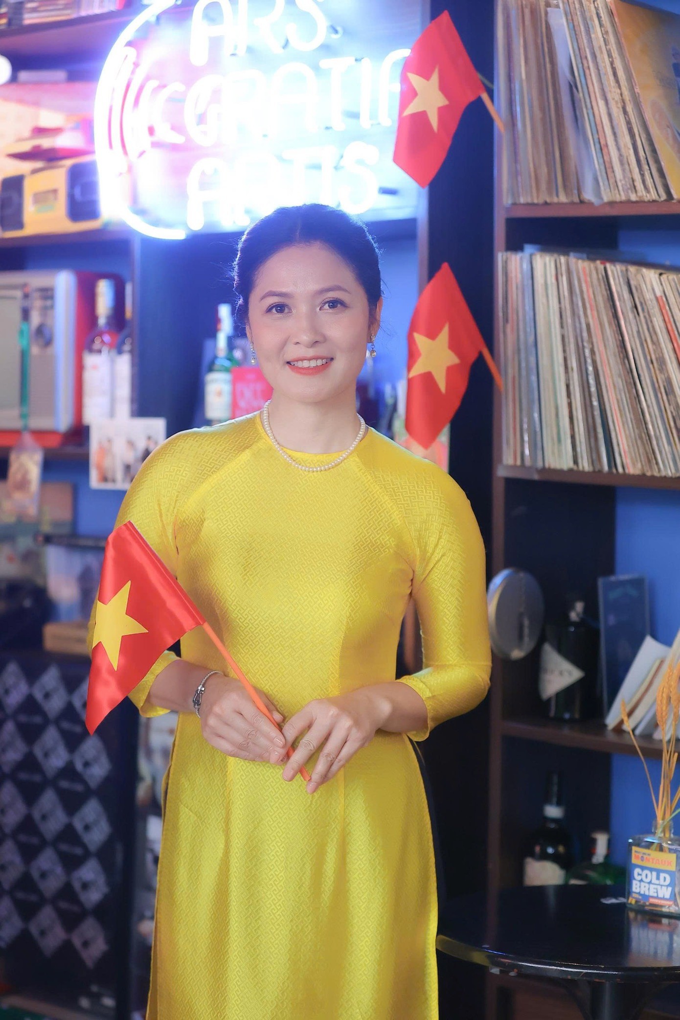 Thường vào vai những người vợ, người mẹ hiền lành trên màn ảnh, Đinh Thúy Hà khẳng định cô không sợ nhàm chán vì mỗi nhân vật có màu sắc riêng. Ảnh: Trọng Tài .