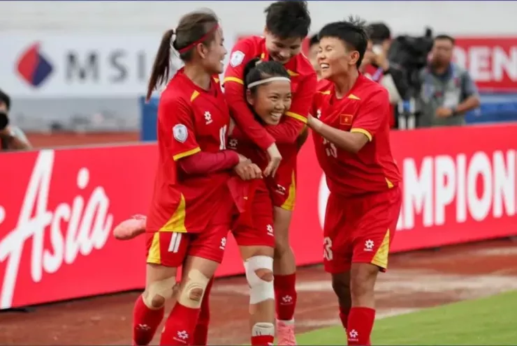 Tuyển Việt Nam trong chiến thắng Thái Lan 3-1 tại trận tranh hạng 3 AFF Cup nữ chiều 19-8 trên sân Lạch Tray. Ảnh:CTP