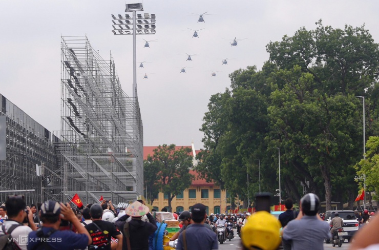 Trực thăng, CASA luyện bay trên quảng trường Ba Đình - 6