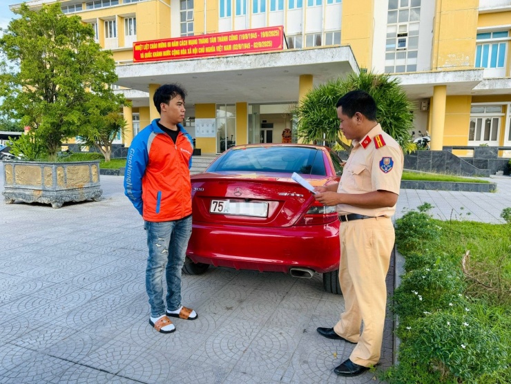 Tài xế Bùi Văn Hòa cùng phương tiện liên quan vụ việc.