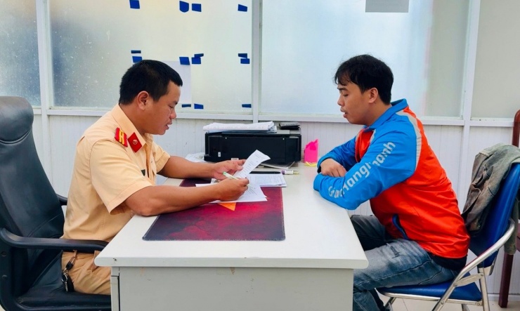 Tài xế Bùi Văn Hòa tại cơ quan công an.