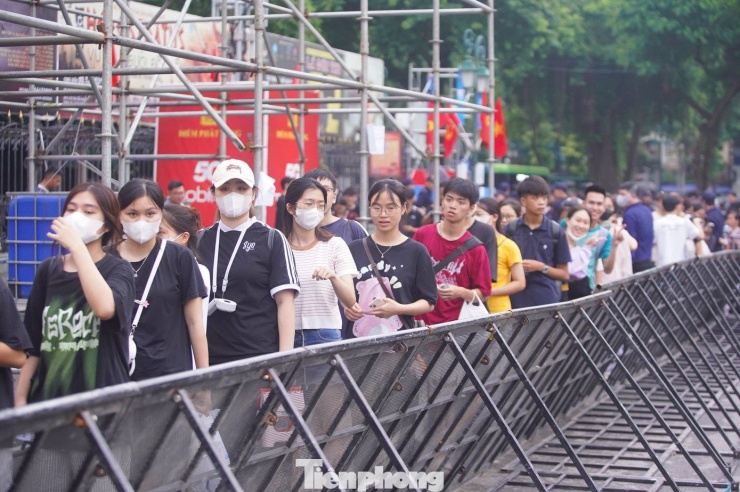 Ban tổ chức concert Việt Nam trong tôi thông báo sẽ phát toàn bộ số vé miễn phí còn lại trong ngày 21/8. Địa điểm phát là khu vực Nhà hát Lớn Hà Nội.