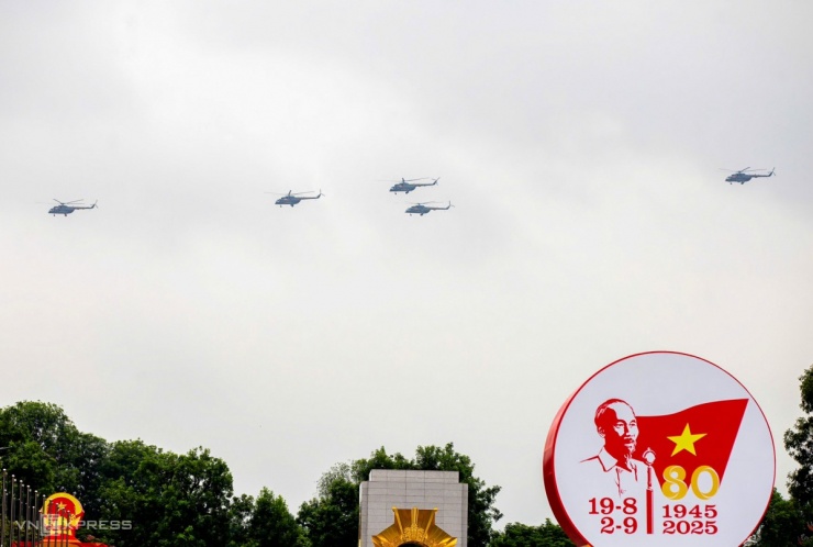 Trực thăng, CASA luyện bay trên quảng trường Ba Đình - 8