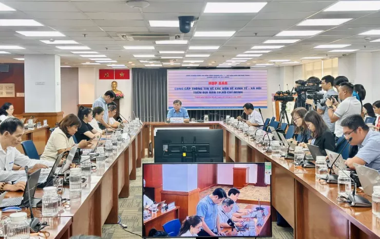 Họp báo cung cấp thông tin về các vấn đề kinh tế - xã hội trên địa bàn TP.HCM, chiều 21-8. Ảnh: THẢO PHƯƠNG