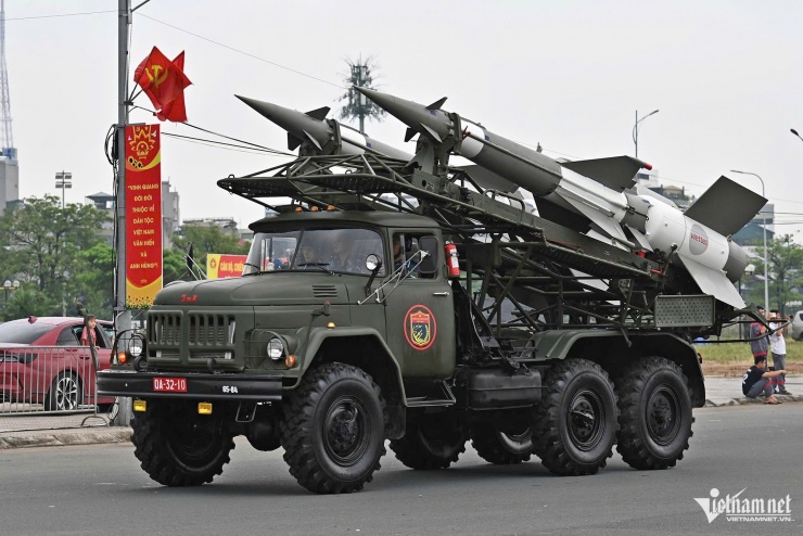 Tên lửa S-125VT. Ảnh: Phùng Huy Anh