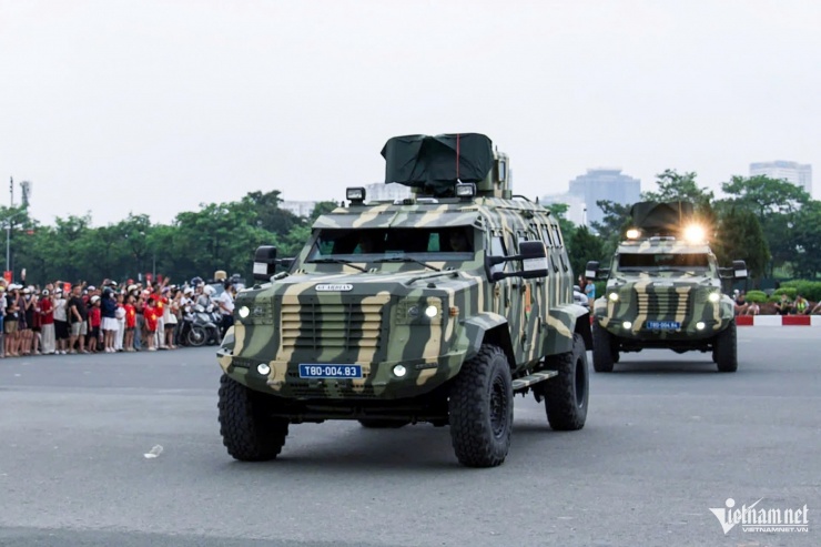 Xe bọc thép chống khủng bố của Bộ Công an. Ảnh: Phùng Huy Anh