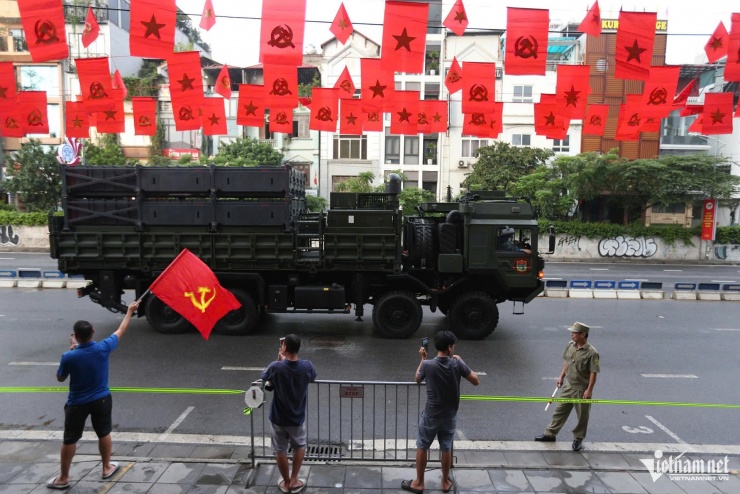 Hình ảnh xe tăng, tên lửa, pháo phản lực trùng trùng tiến về Quảng trường Ba Đình - 17