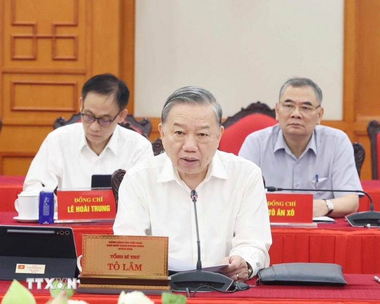 Bộ Chính trị cho ý kiến về đề án nhân sự Đại hội Đảng bộ Hà Nội, TPHCM - 1