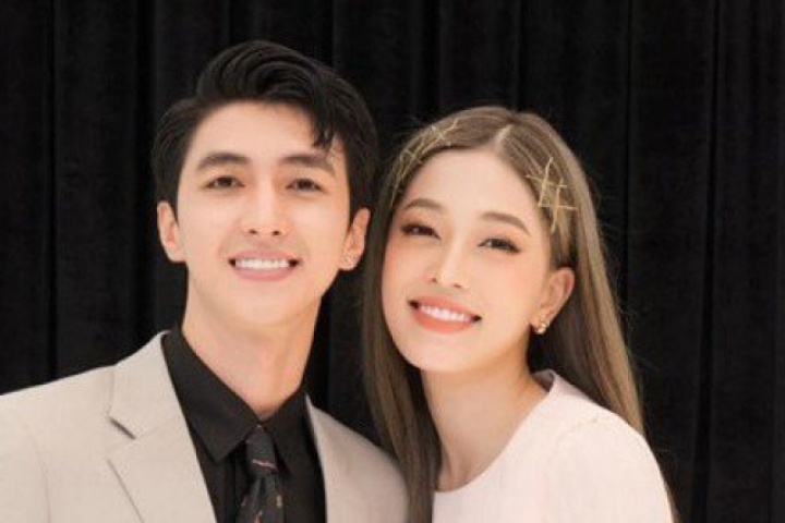 Á hậu Phương Nga lộ vòng hai lùm lùm khi chăm chồng nằm viện, nghi vấn có "tin vui"