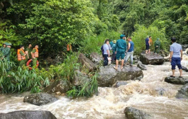 Hiện lực lượng chức năng đang tích cực tìm kiến nạn nhân mất tích.