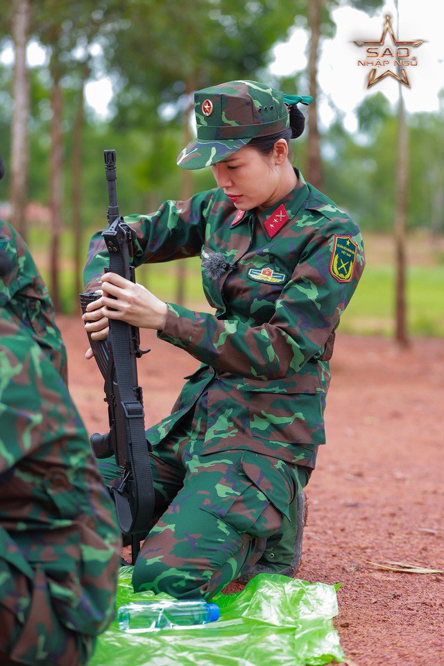 Chân dài không ngại lăn xả trong chương trình.