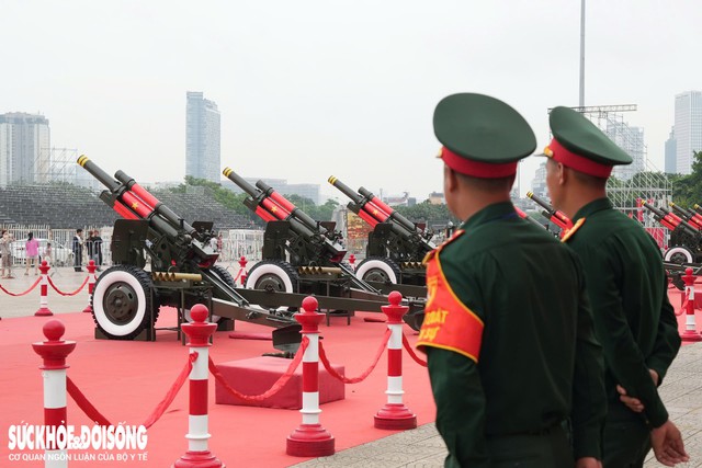 Trong những ngày cao điểm trước Quốc khánh, dàn pháo sẽ được canh gác 24/24 và tổ chức luyện tập hằng ngày. Người dân Thủ đô có thể đến tham quan, chụp hình cùng dàn pháo.