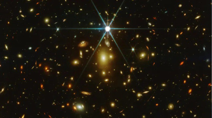 "Ngôi sao" Earendel, thứ có thể là một cụm sao cầu - Ảnh: NASA/ESA/CSA/STScI