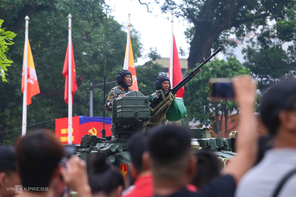 Bộ đội, xe pháo đổ về Ba Đình chuẩn bị hợp luyện - 82