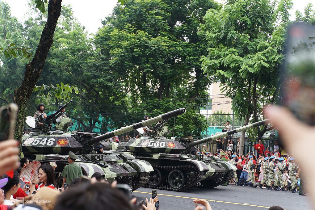 Bộ đội, xe pháo đổ về Ba Đình chuẩn bị hợp luyện - 83