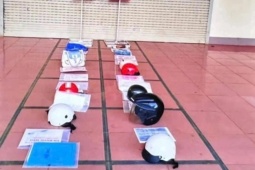 Tin tức trong ngày - Văn phòng ĐKĐĐ tỉnh Đắk Lắk nói gì về việc người dân "xếp hàng" bằng mũ bảo hiểm?