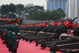 Tin tức trong ngày - Bộ đội, xe pháo đổ về Ba Đình chuẩn bị hợp luyện