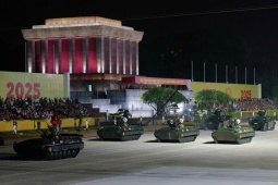 Tin tức trong ngày - Quân nhân, xe pháo hợp luyện tại quảng trường Ba Đình