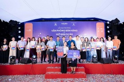 Gần 500 khách hàng nhận quà tặng tại lễ khai trương và mở bán Phố Hiến City