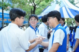 2 trường đại học ở TP.HCM công bố mức học phí năm 2025-2026 cho tân sinh viên