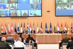 NATO họp khẩn, hoài nghi đóng góp "rất nhỏ" của Mỹ dành cho Ukraine