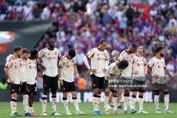 Tân binh Liverpool đón tin dữ, "báo động đỏ" hàng thủ trước đại chiến Newcastle