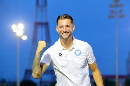 CLB Nam Định chiêu mộ cựu sao Ajax, đồng đội cũ Onana & De Jong đến V-League