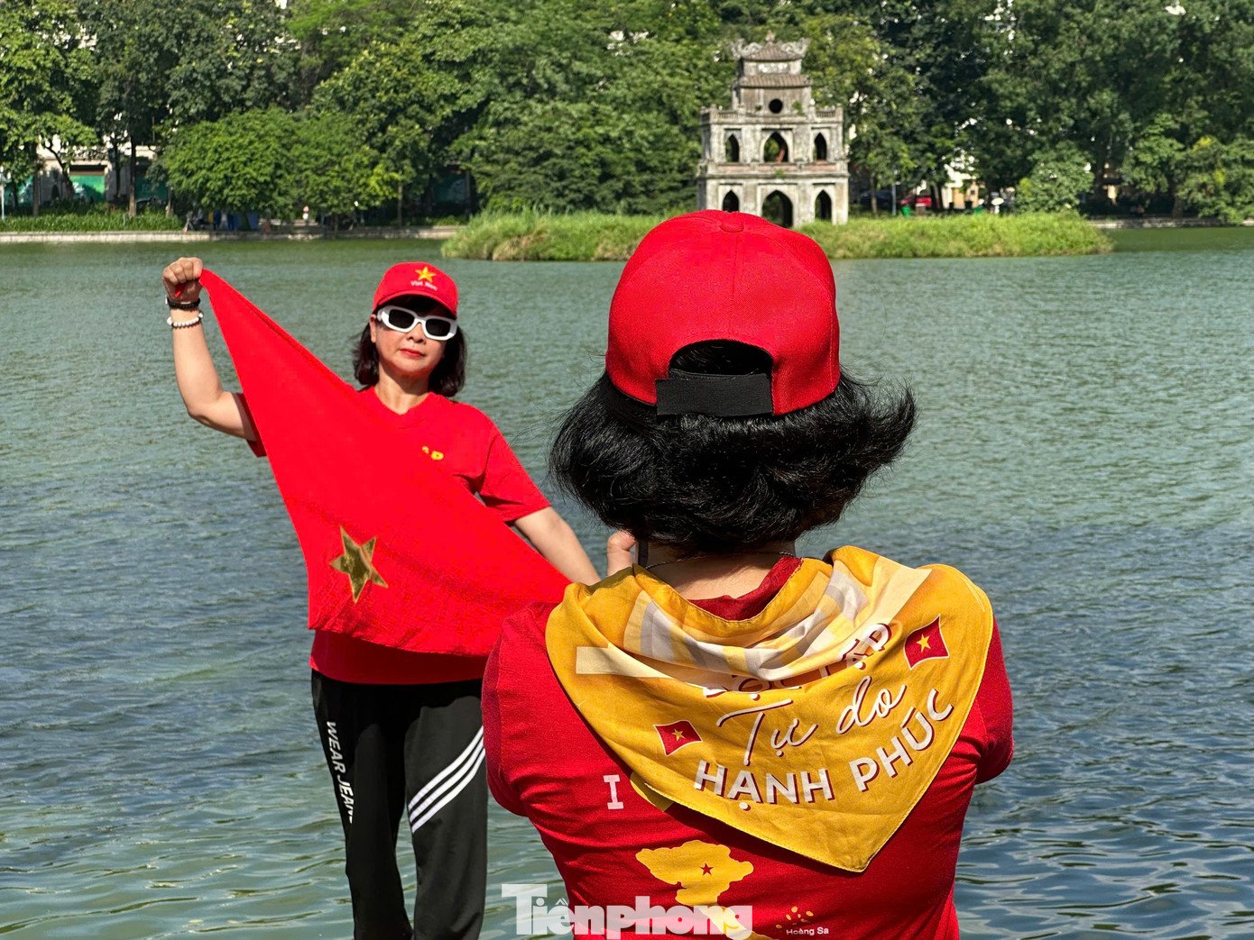 Bùng nổ trend áo phông yêu nước - 3