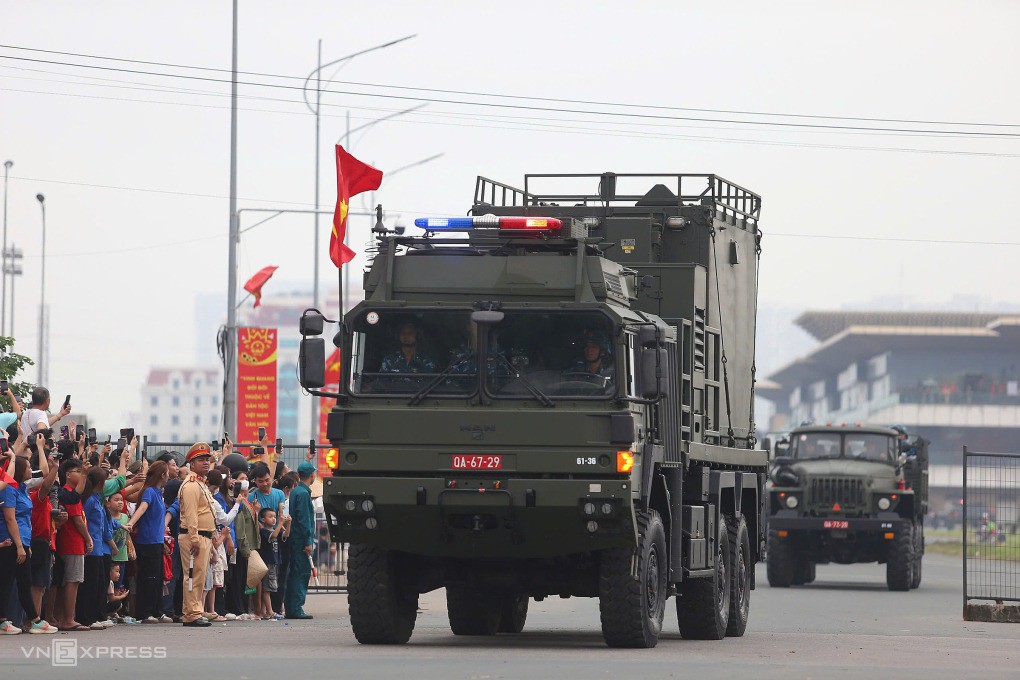 Bộ đội, xe pháo đổ về Ba Đình chuẩn bị hợp luyện - 65