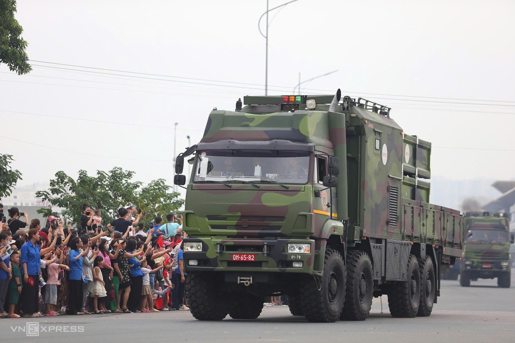 Bộ đội, xe pháo đổ về Ba Đình chuẩn bị hợp luyện - 66