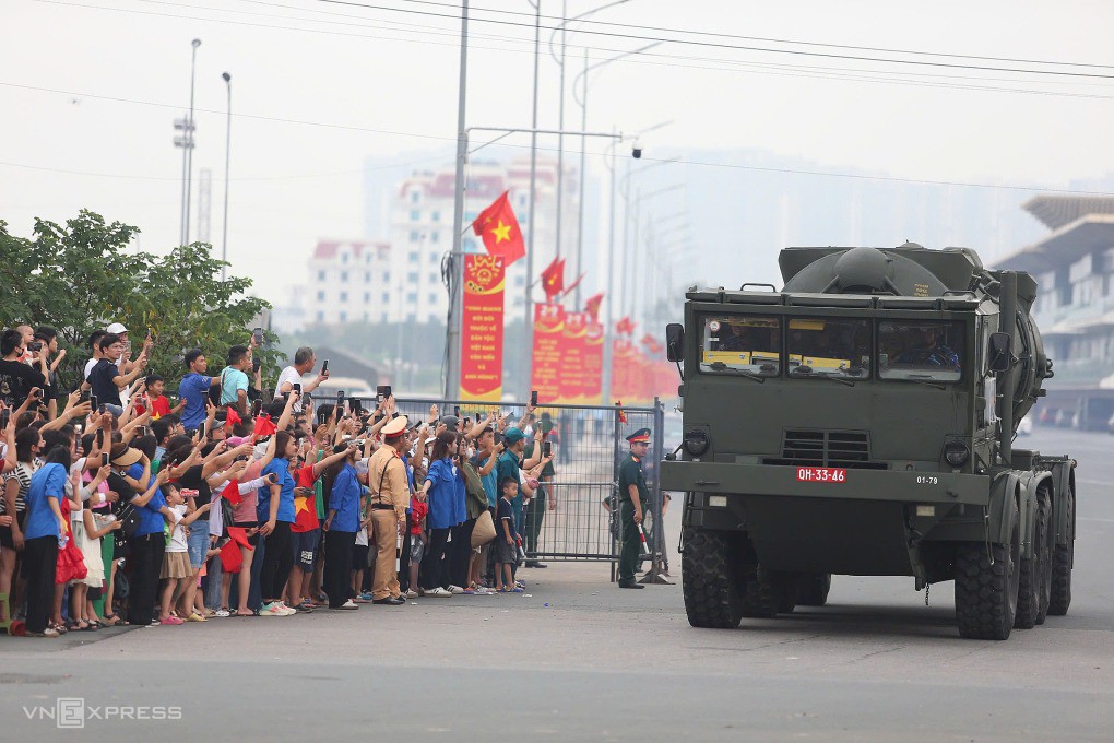 Bộ đội, xe pháo đổ về Ba Đình chuẩn bị hợp luyện - 68