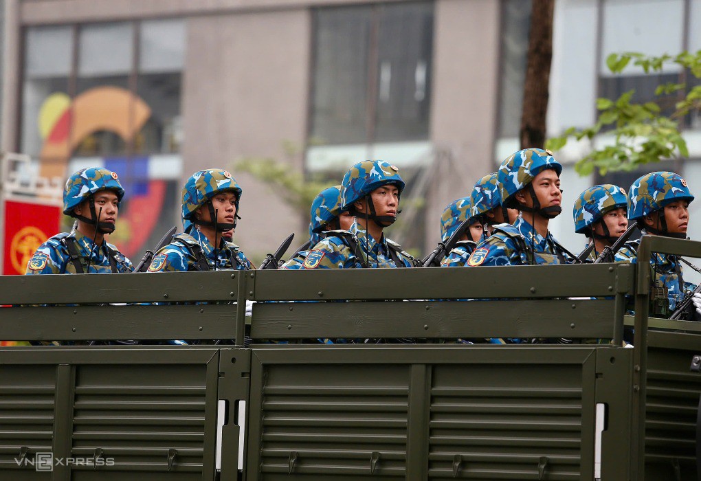 Bộ đội, xe pháo đổ về Ba Đình chuẩn bị hợp luyện - 44