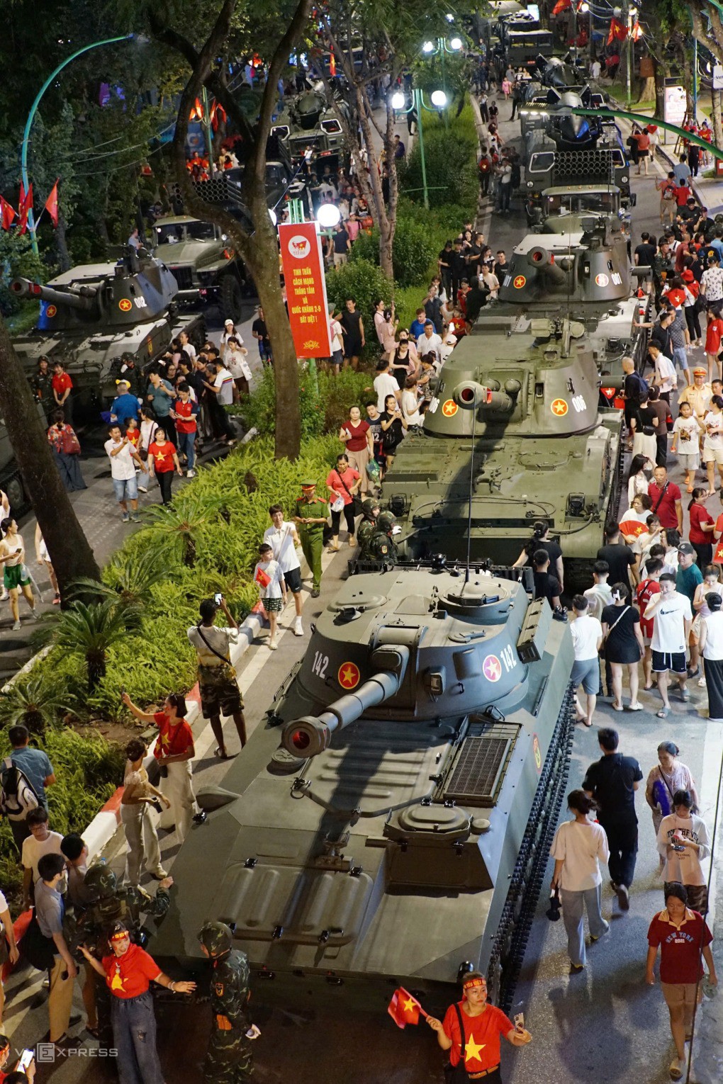 Bộ đội, xe pháo đổ về Ba Đình chuẩn bị hợp luyện - 3