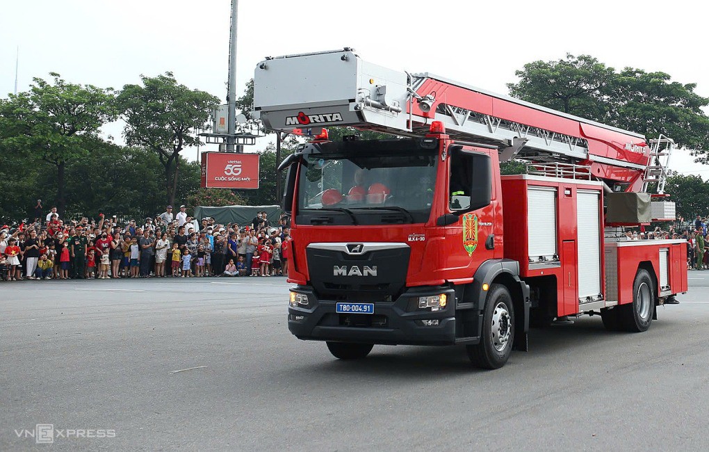 Bộ đội, xe pháo đổ về Ba Đình chuẩn bị hợp luyện - 58