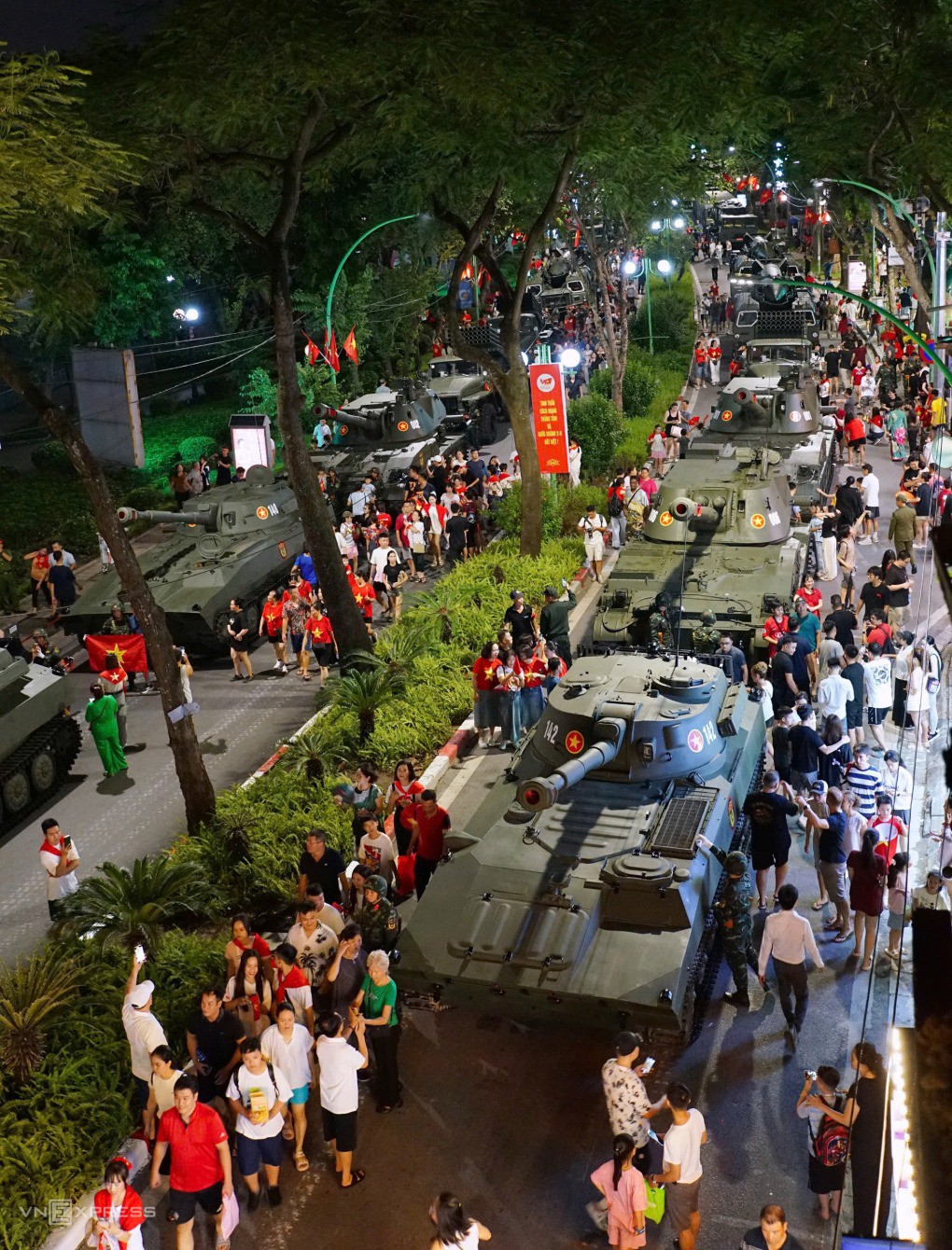 Bộ đội, xe pháo đổ về Ba Đình chuẩn bị hợp luyện - 5