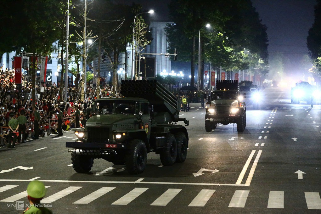 Khối hồng kỳ. Video: Võ Hải