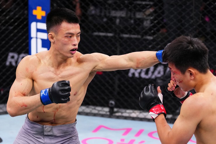 Lawrence Lui (bên trái) có sải tay khá dài 