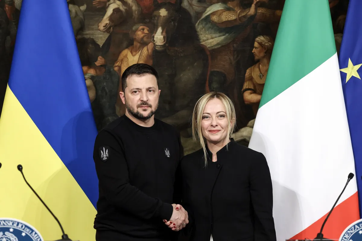 Thủ tướng Italia Giorgia Meloni gặp Tổng thống Ukraine Volodymyr Zelensky ở Rome vào tháng 5/2025. Ảnh: Bloomberg.