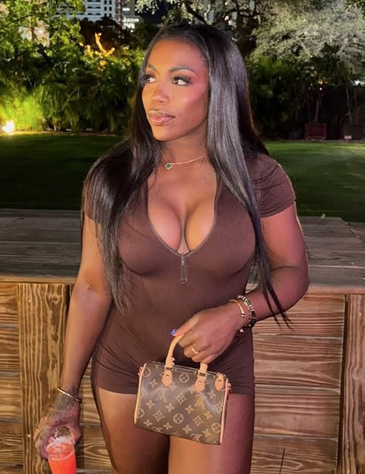 Tay vợt nữ US Open làm giàu từ bán ảnh nóng, ai muốn hẹn hò phải bỏ 26 triệu đồng - 6