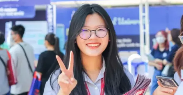 Tân sinh viên Đại học Kinh tế Quốc dân nhập học theo hình thức trực tuyến