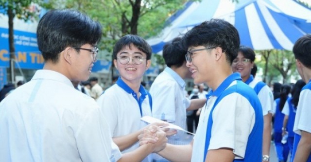 2 trường đại học ở TP.HCM công bố mức học phí năm 2025-2026 cho tân sinh viên