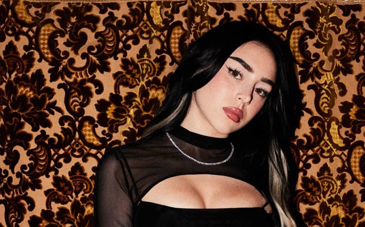 Yamal vào khách sạn với ca sĩ xinh đẹp, ham vui sau khi "gánh" Barca - 4