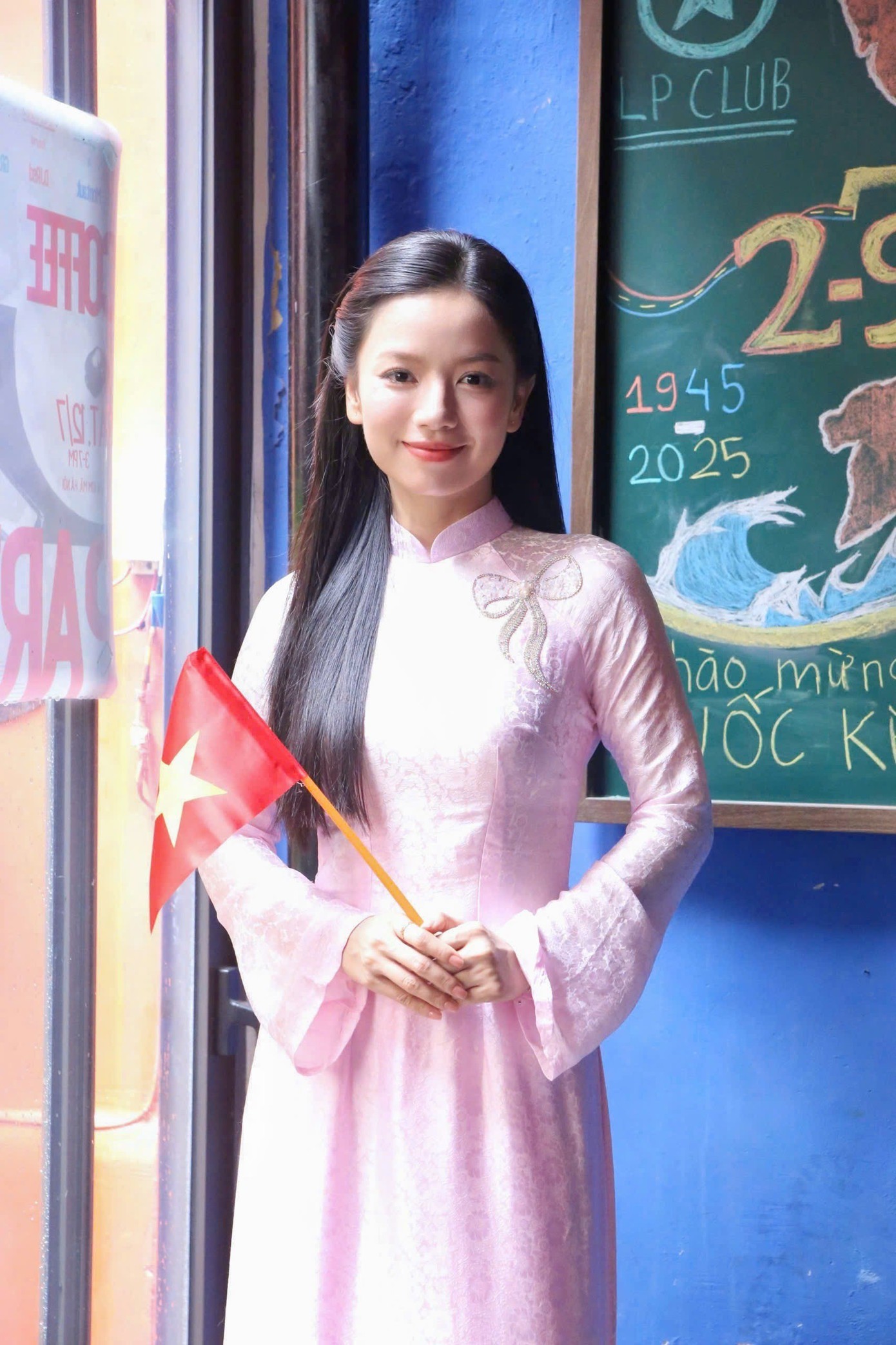 Bóng hồng duy nhất trong ‘Mưa đỏ’ - 5