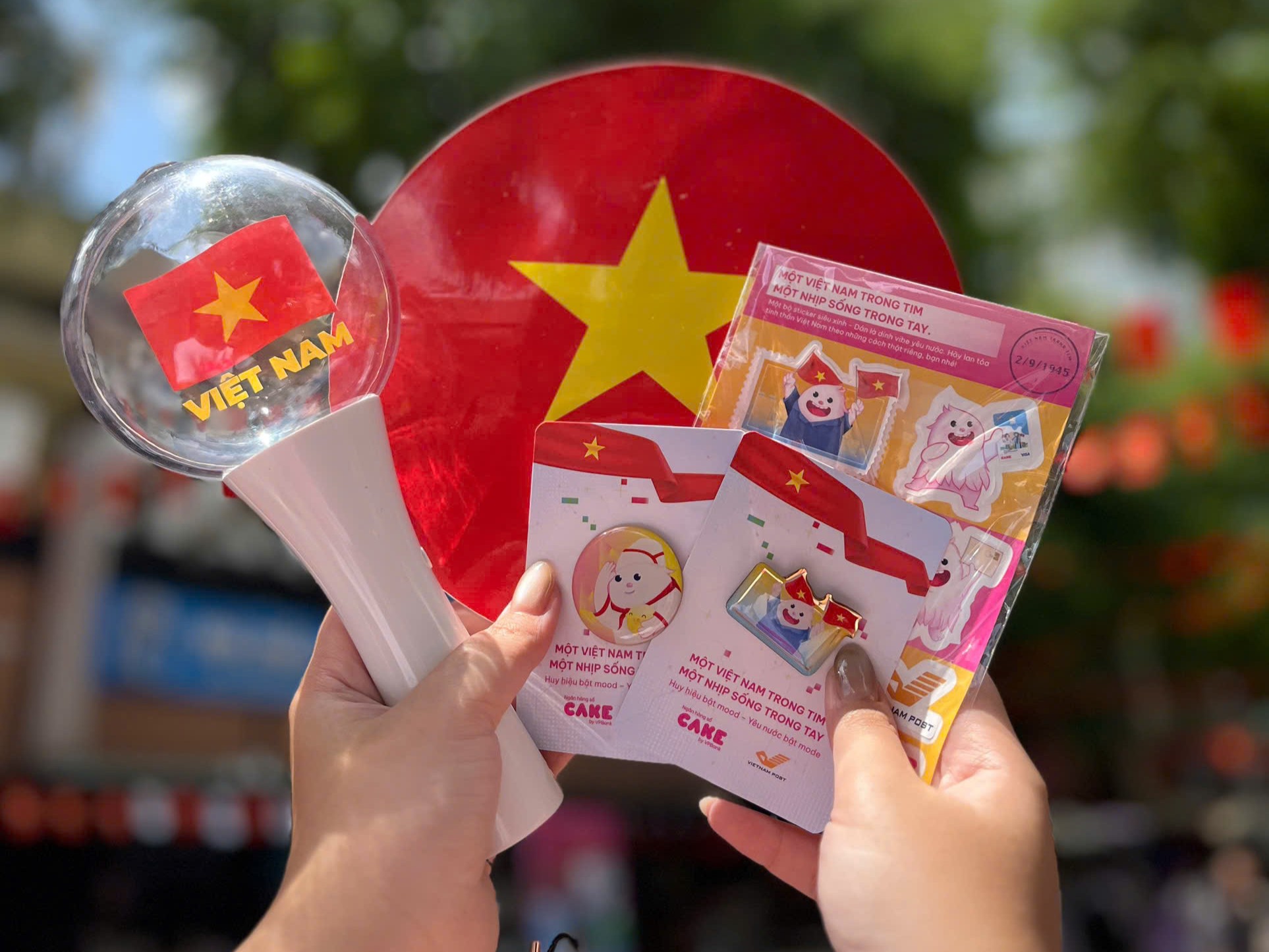 Những món quà trong bộ sưu tập “Tự Do” dành tặng cho khách hàng tham gia sự kiện “Một Việt Nam trong tim - Một nhịp sống trong tay” tại Bưu điện Hà Nội trong 3 ngày 22 - 24/8/2025