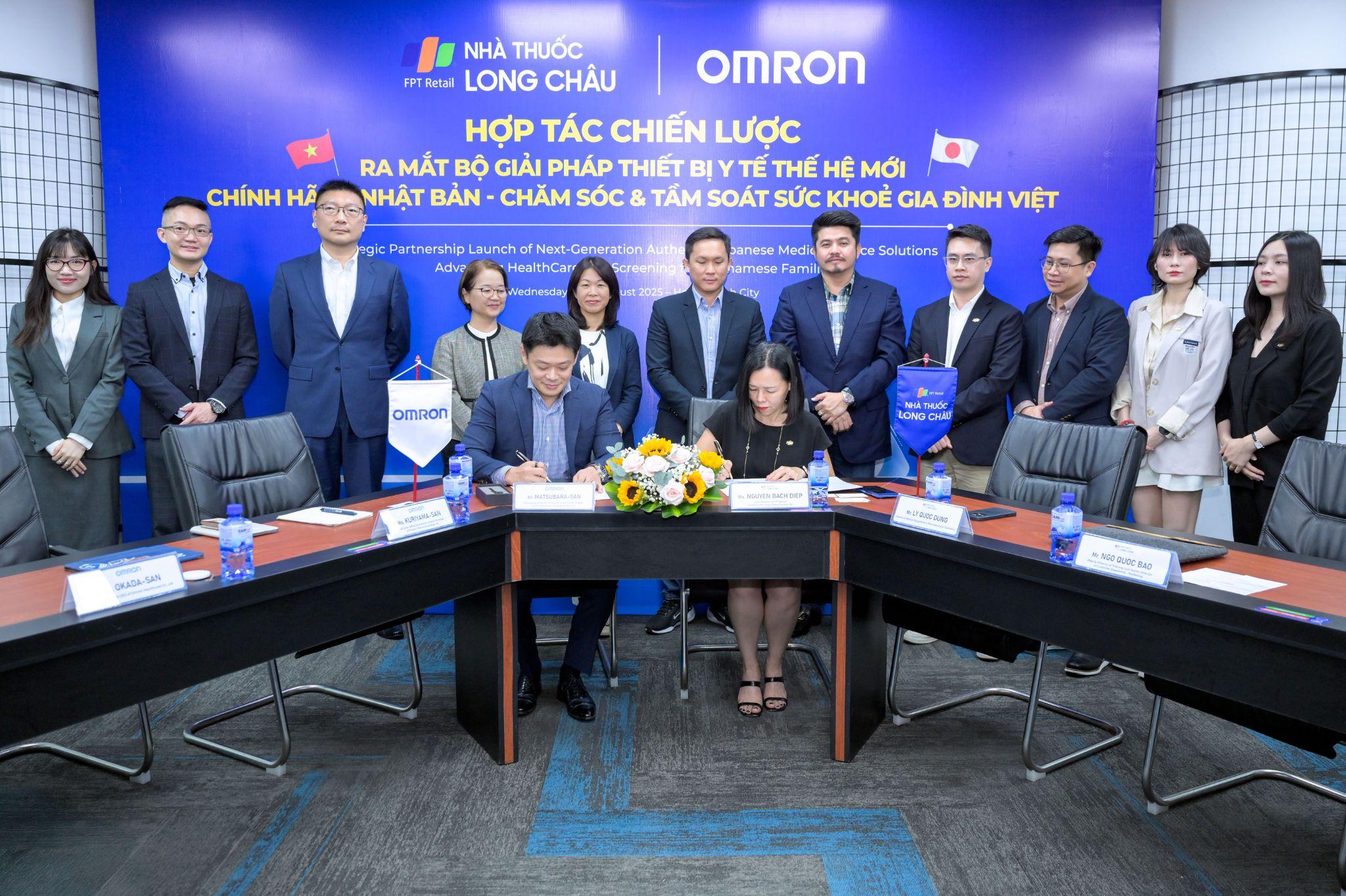 Lễ ký kết hợp tác giữa Long Châu và OMRON nhằm mang đến giải pháp chăm sóc sức khỏe cho gia đình Việt.