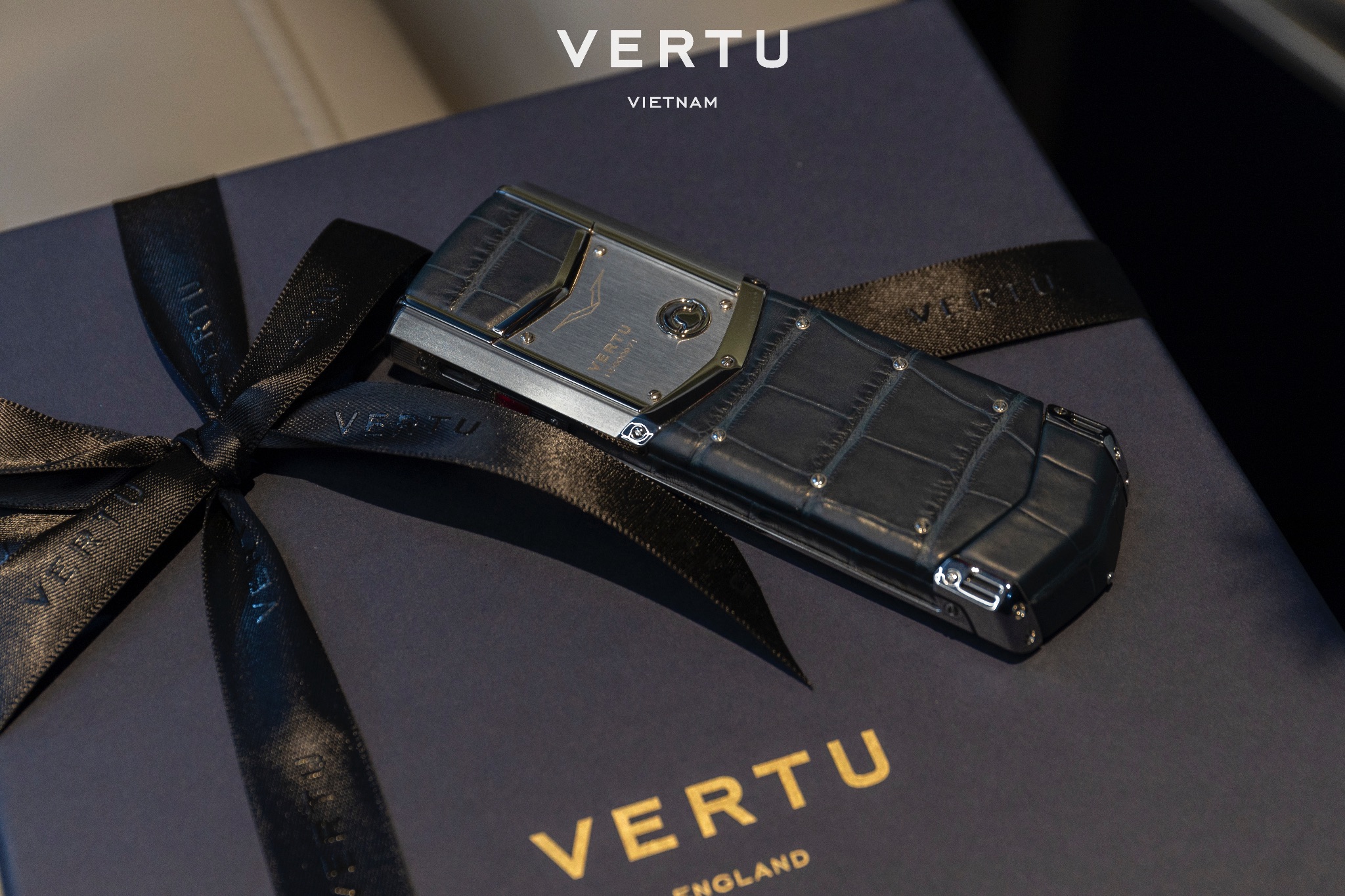 Vertu Signature V 4G là mẫu điện thoại được ưa chuộng làm quà tặng trong những dịp đặc biệt.