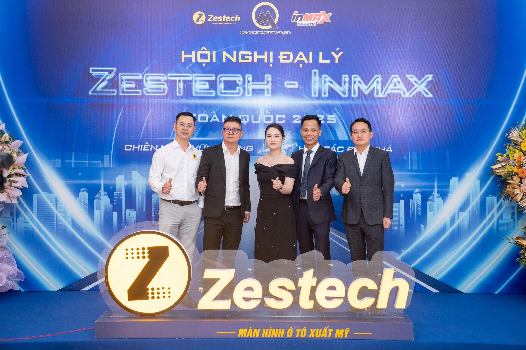 Ông Vũ Hùng Cường và các lãnh đạo trong buổi Hội nghị Đại lý Zestech - Inmax
